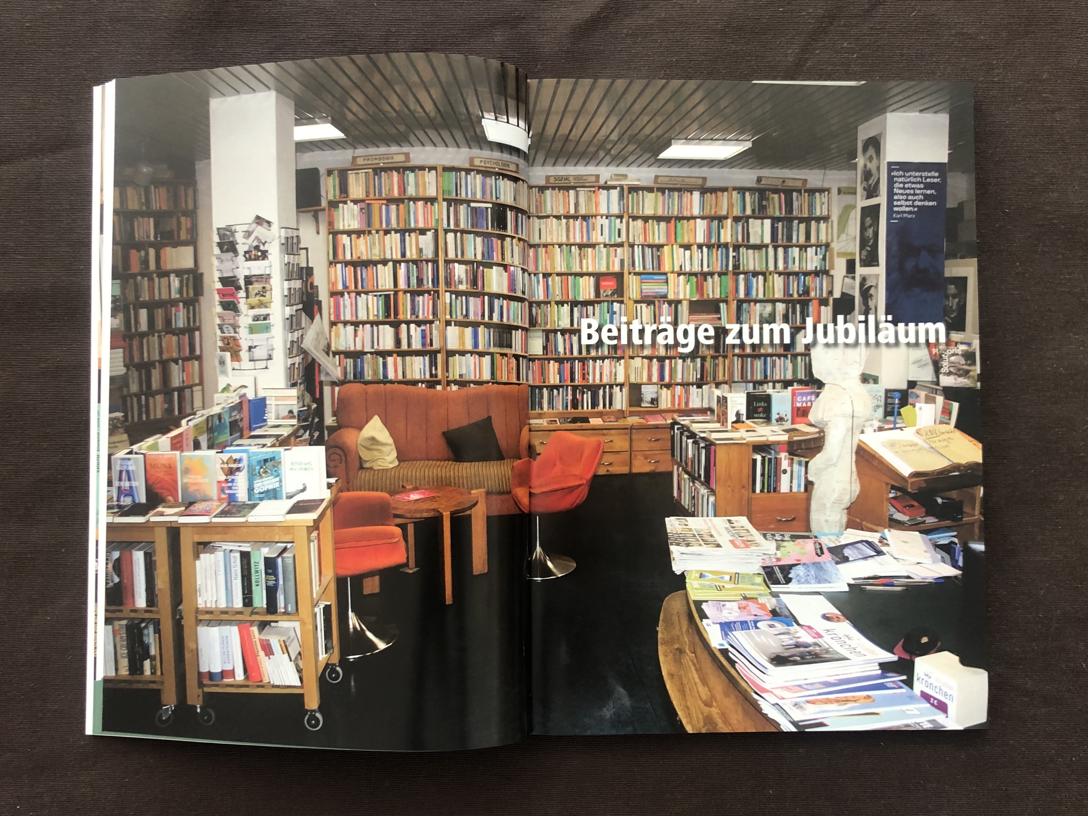 aufgeschlagenes Buch